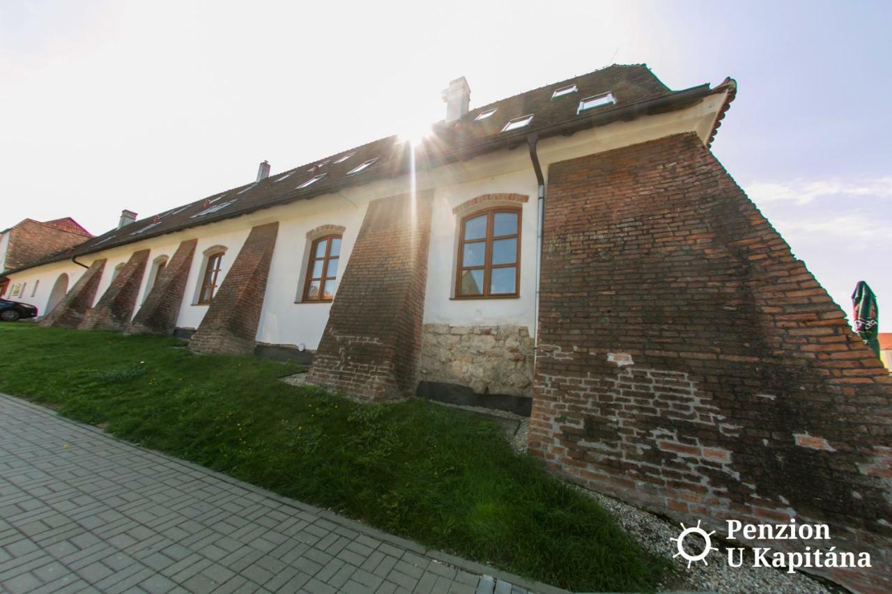 Penzion U Kapitána Valtice Esterno foto